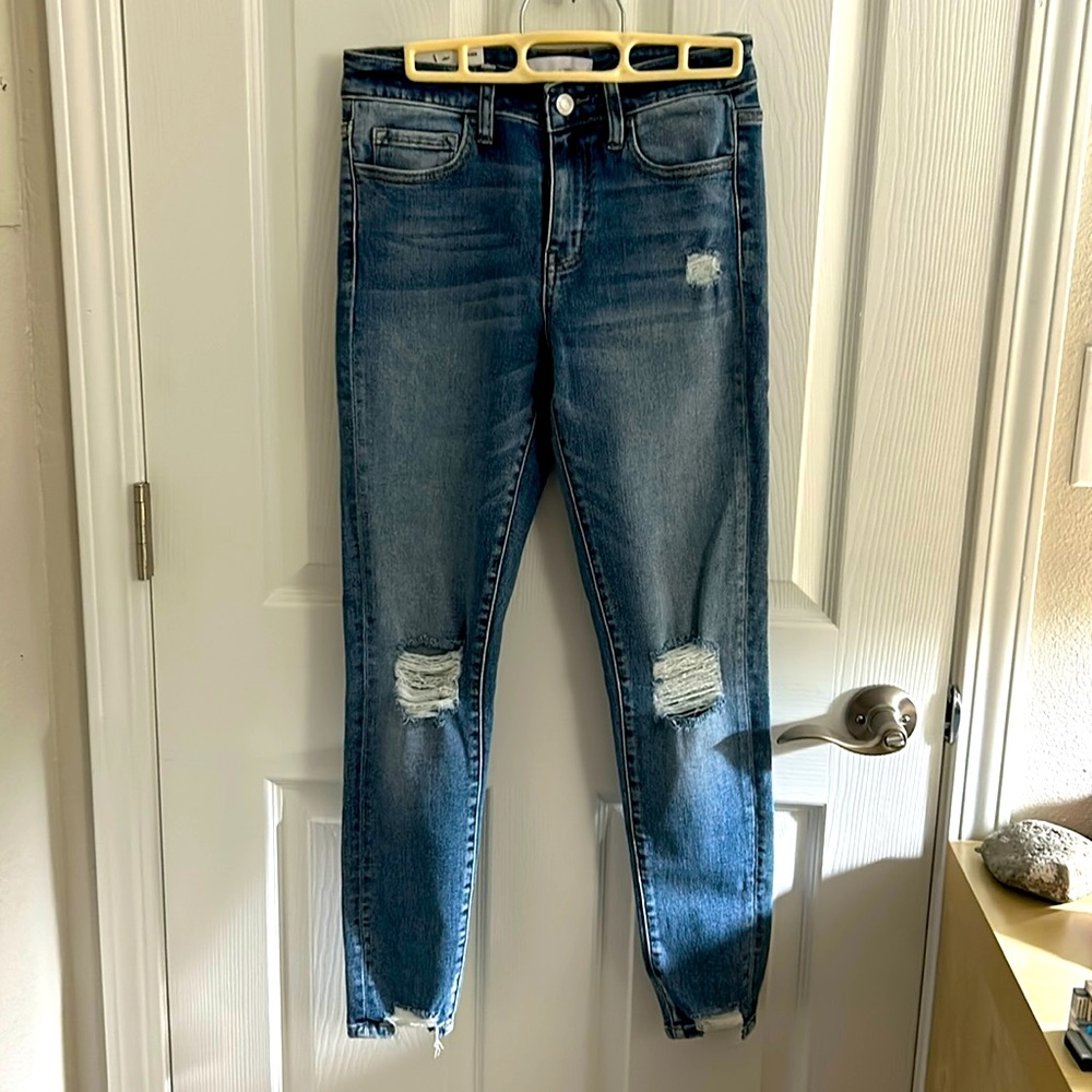 New* never worn Vervet mid rise skinny distressed jeans